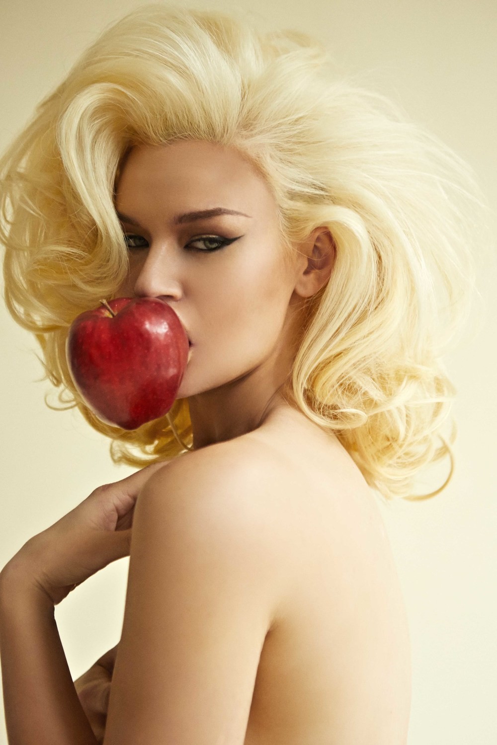 Gia-Genevieve-Nude-Exhibited-Pusy-44.jpg