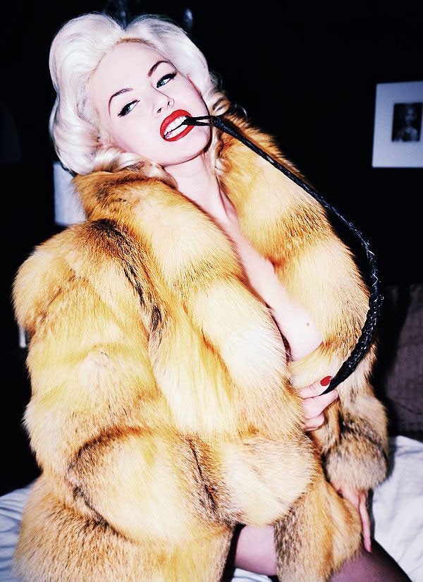Gia-Genevieve-Revealing-Pics-Pinup-America-8.jpg